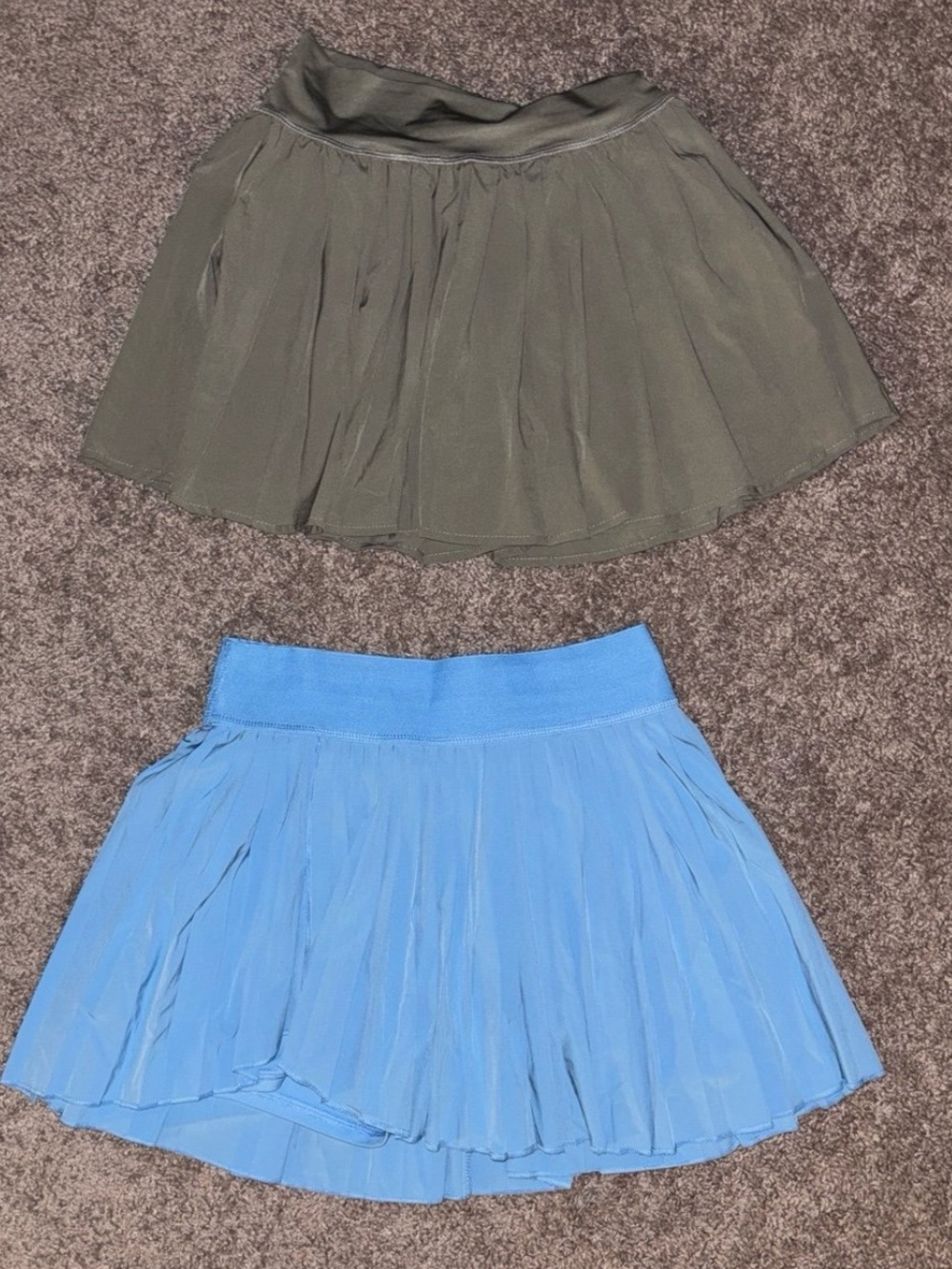 Juniors’ Tennis skirts olive green & blue size small